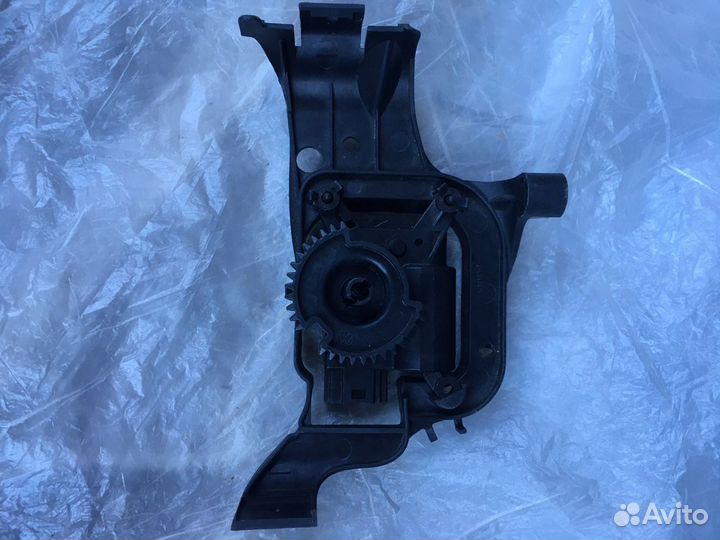 Продам привод заслонки печки на Skoda Rapid