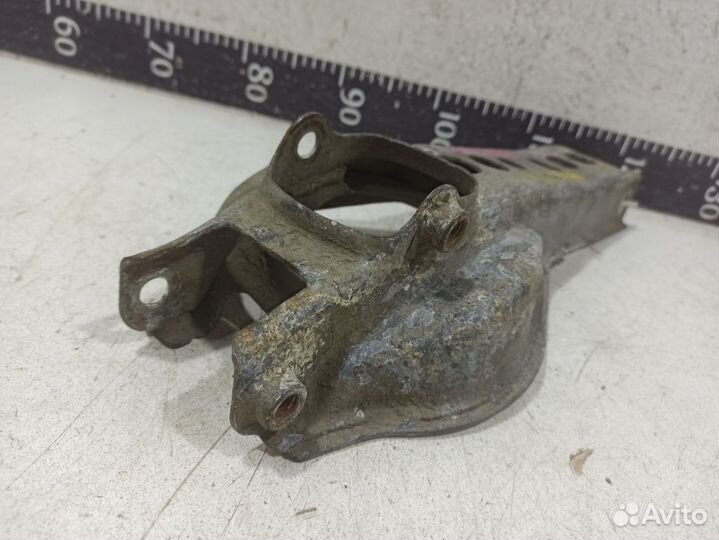 Рычаг задний нижний правый