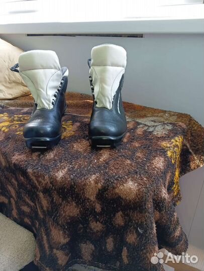 Лыжные ботинки