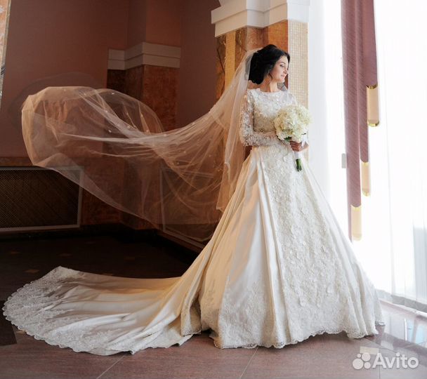 Свадебное платье со шлейфом