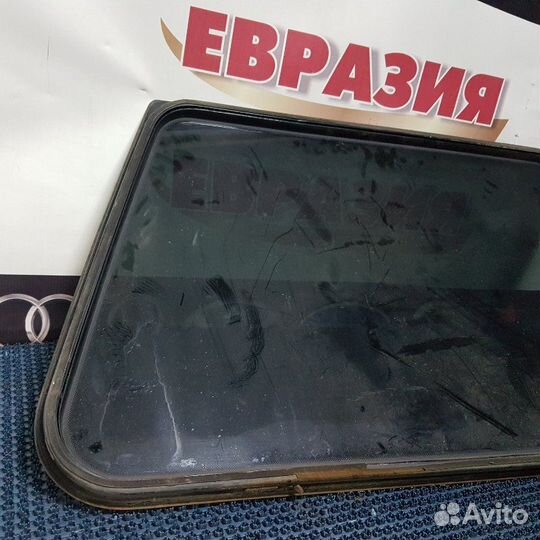 Стекло собачника заднее левое Mitsubishi Pajero