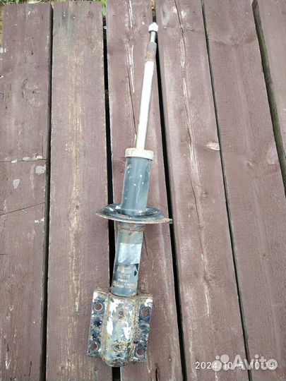 Амортизатор передний