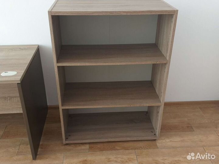 Офисный стол и шкаф