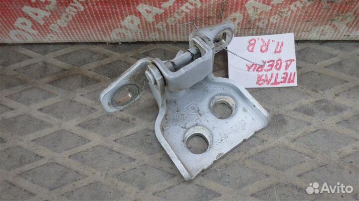 Петля двери верхняя передняя правая LADA Largus