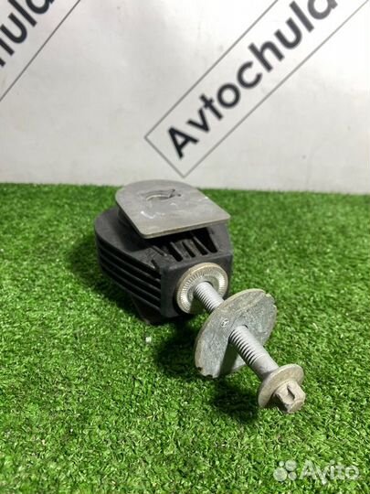 Кронштейн редуктора задний Mercedes-Benz C-Class