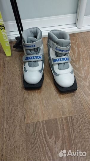 Лыжи с палками и ботинками 34р