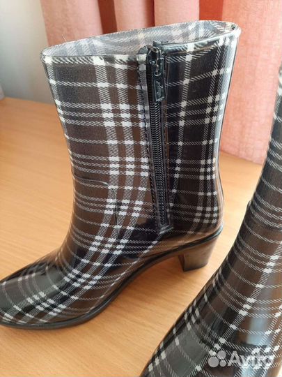 Резиновые сапоги женские