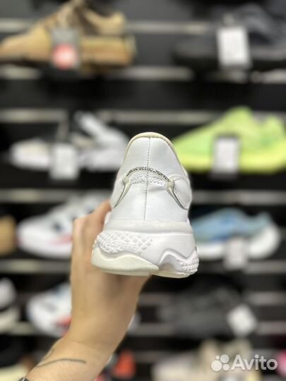 Кроссовки Adidas Ozweego