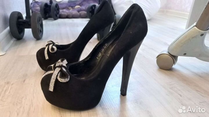 Продам туфли надевала пару раз, в хорошем состояни