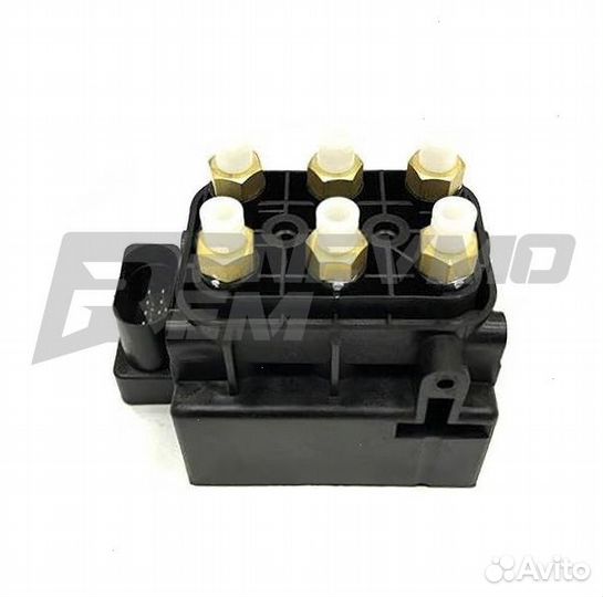 Блок клапанов пневмоподвески Volkswagen Touareg