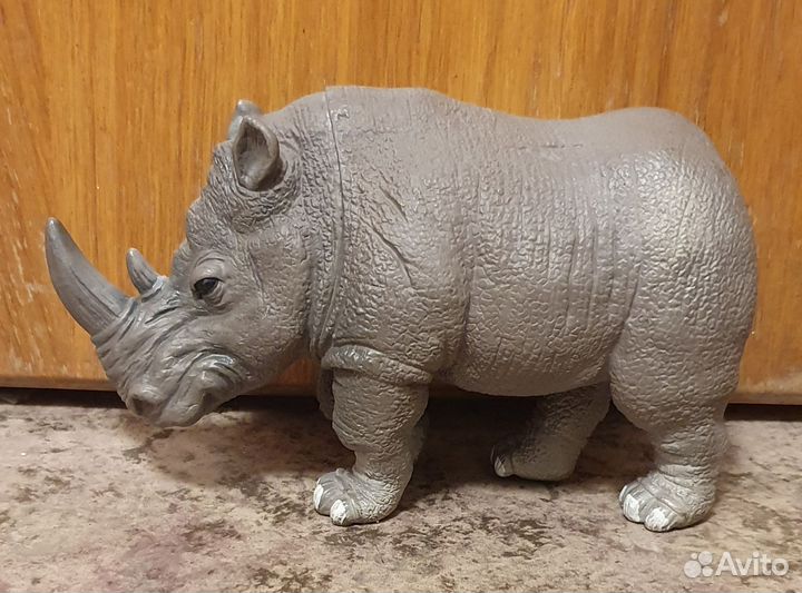 Фигура Носорога пластик