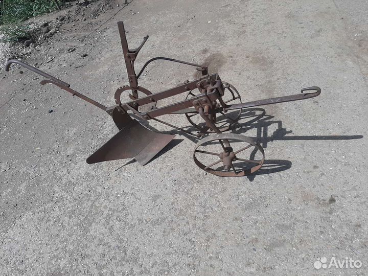 Старинный конный плуг