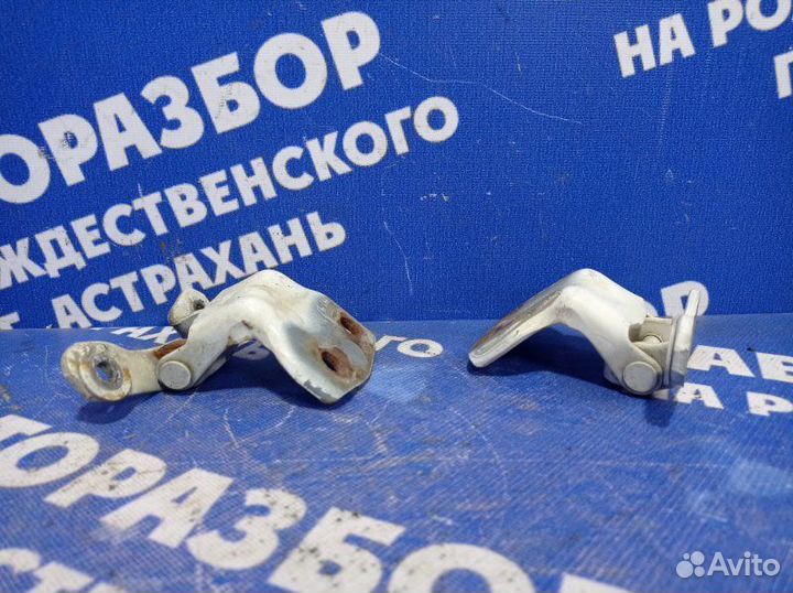 Петля двери Mazda Demio хэтчбек B3 1999