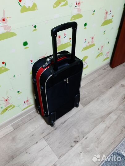 Чемодан на колесах36/57/20см