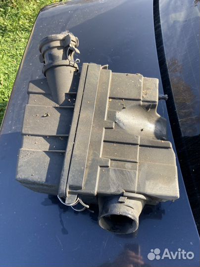 Корпус воздушного фильтра Мерседес 124, 2.2