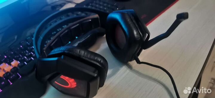 Продам игровые наушники Asus strix 7.1 черный