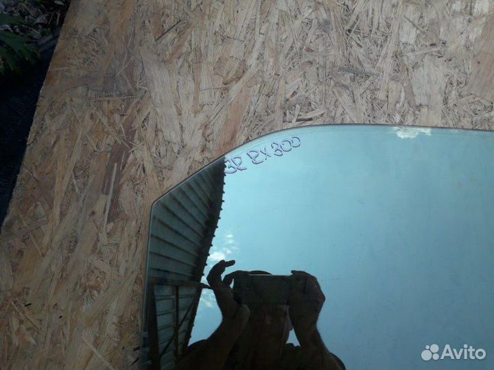 Стекло двери задней заднее правое Lexus Rx300 1