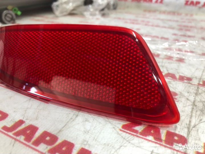 Отражатель в бампер задний правый Toyota Camry
