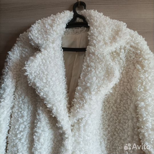 Шуба из эко меха белая длинная