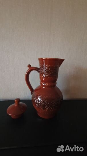 Глиняный кувшин с крышкой