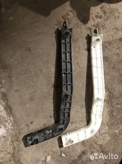 Направляющая заднего бампера Сузуки Гранд Витара