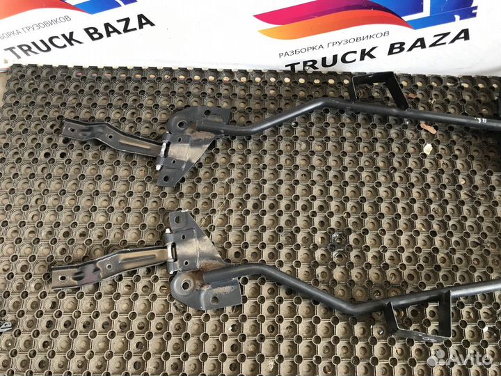 Комплект крепления спойлера кабины Renault T