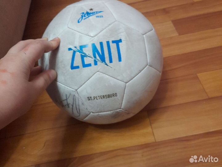 Мяч зенита с подписями игроков зенита