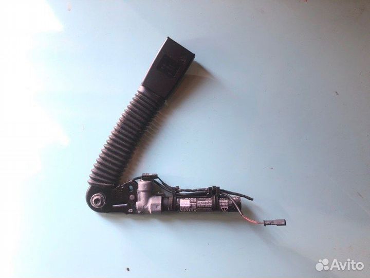 Ответная часть ремня безопасности передняя правая