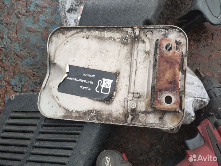 Лючек бензобака ваз 2110