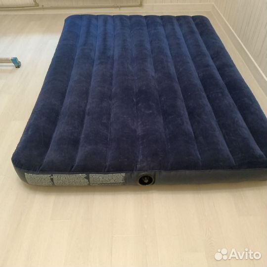 Надувной матрас-кровать intex 191 х 137 бу