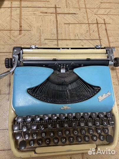 Пишущая(печатная) машинка Kolibri