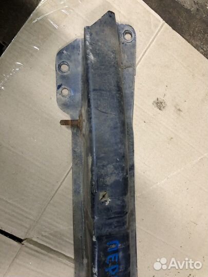 Передний усилитель бампера Audi 80 B3