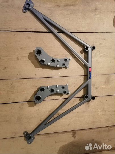Кронштейны задней балки, распорка на infiniti fx35