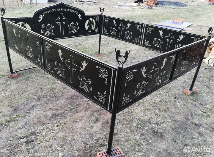 Оградки на кладбище