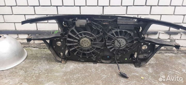 Продам рамку радиатора (Телевизор) на Ауди А6 С5