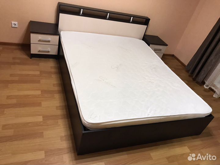 Кровать с матрасом