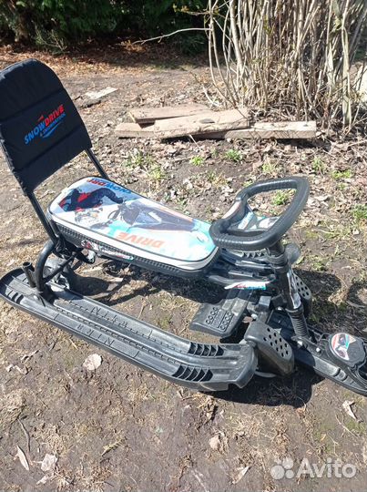 Детский снегокат с ручкой и колесами