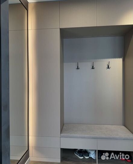 Шкаф в прихожую с зеркалом на заказ