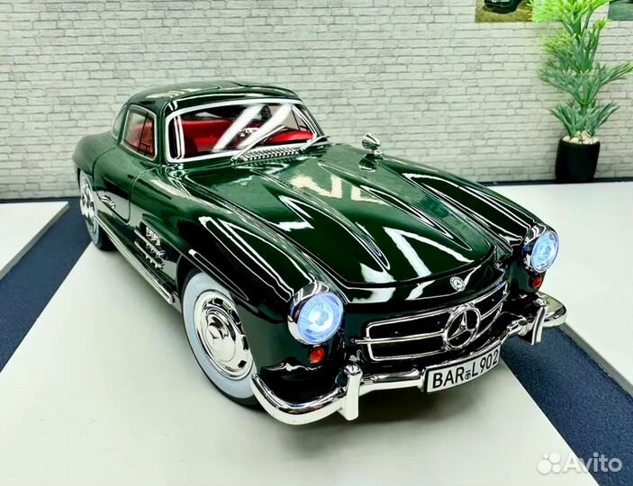 Металлическая машинка 300SL Mercedes-Benz зелёная