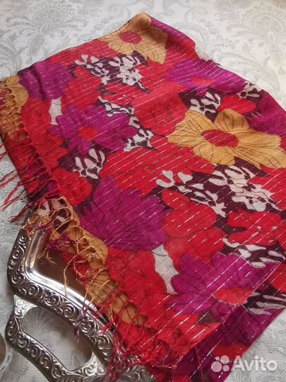 Красивый шарф с люрексом