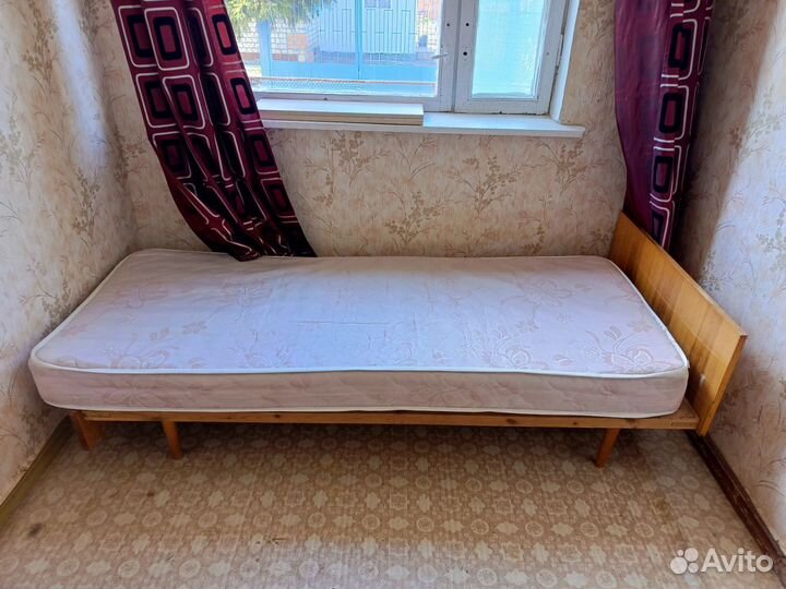 Кровать с матрасом