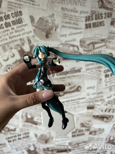 Шарнирная фигурка Хатсуне Мику