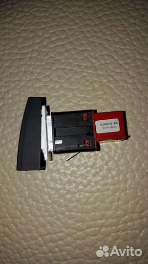 Кнопка вкл. аварийного сигнала VAG и др. запчасти