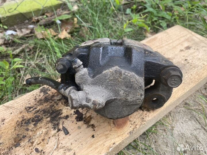 Mitsubishi mirage суппорт передний левый