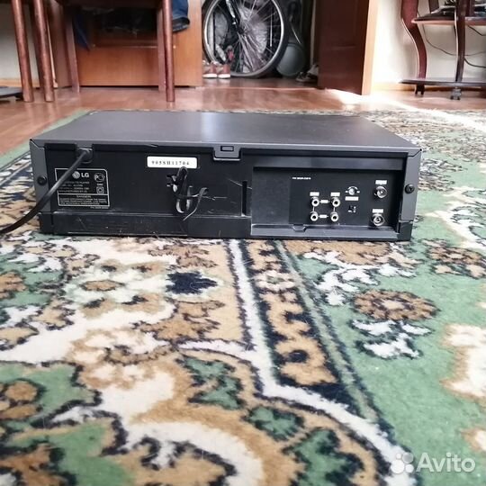 Видеомагнитофон LG AL170W