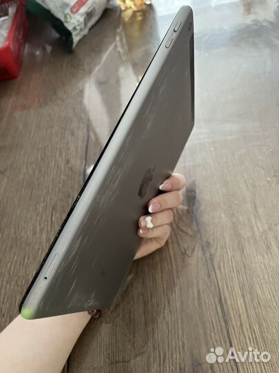 iPad (2017) model A1823