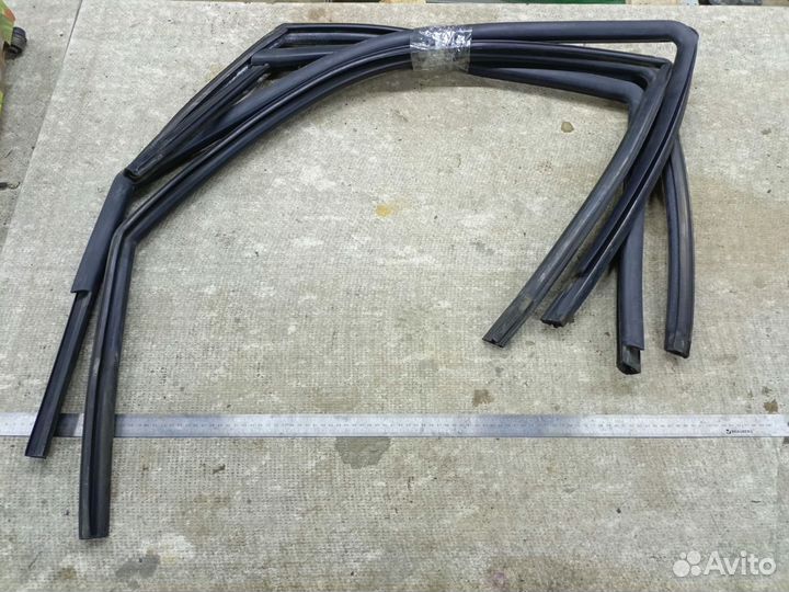 Уплотнители стекла двери Peugeot 406 Рестайлинг