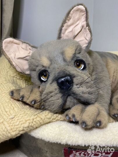 Реалистичная игрушка собака