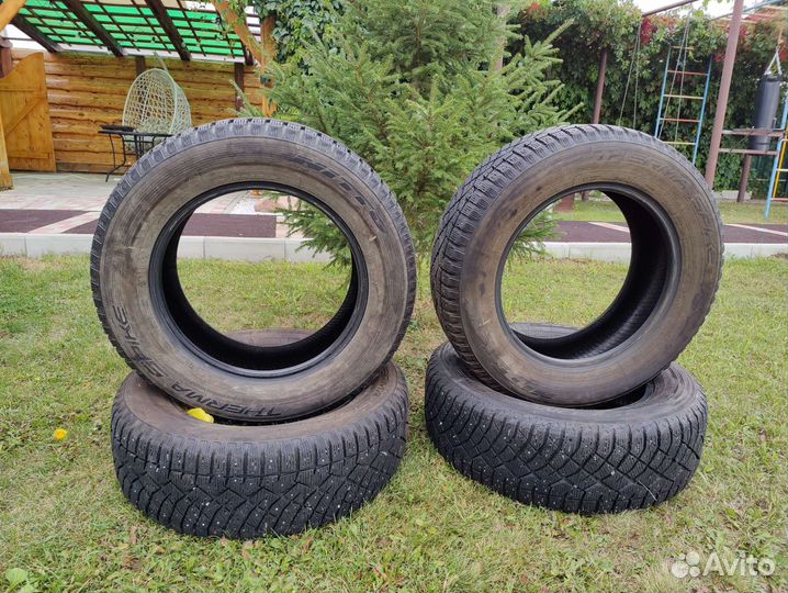 Nitto Therma Spike 225/65 R17 106T