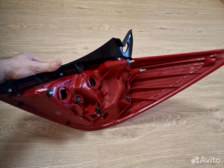 Фонарь задний левый Nissan Tiida (depo 21519k8lae)